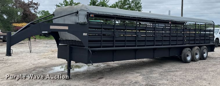 image for item EH3879 1993 Hanover livestock trailer