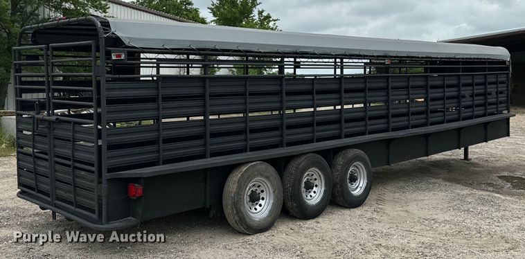 image for item EH3879 1993 Hanover livestock trailer