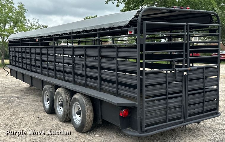image for item EH3879 1993 Hanover livestock trailer