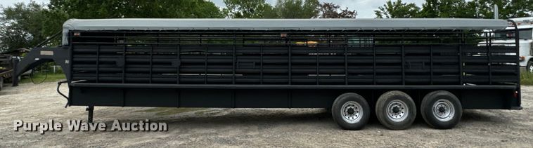 image for item EH3879 1993 Hanover livestock trailer