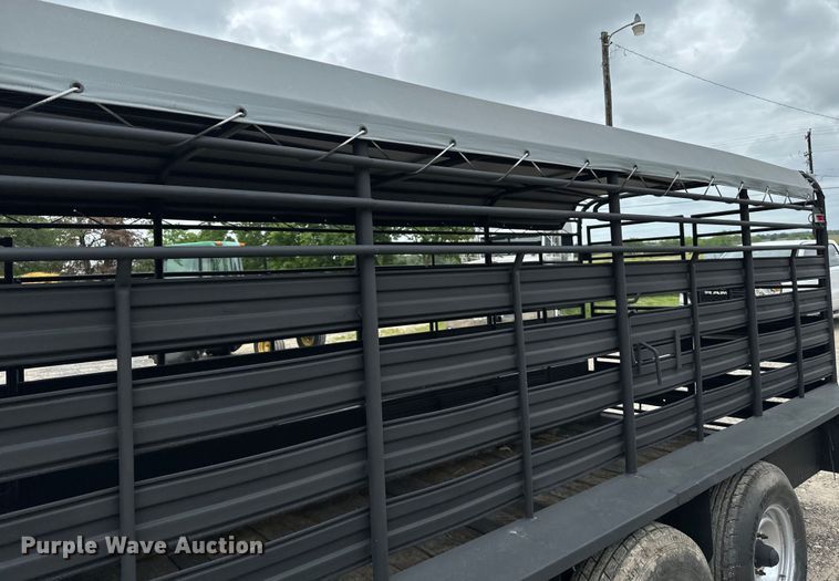 image for item EH3879 1993 Hanover livestock trailer