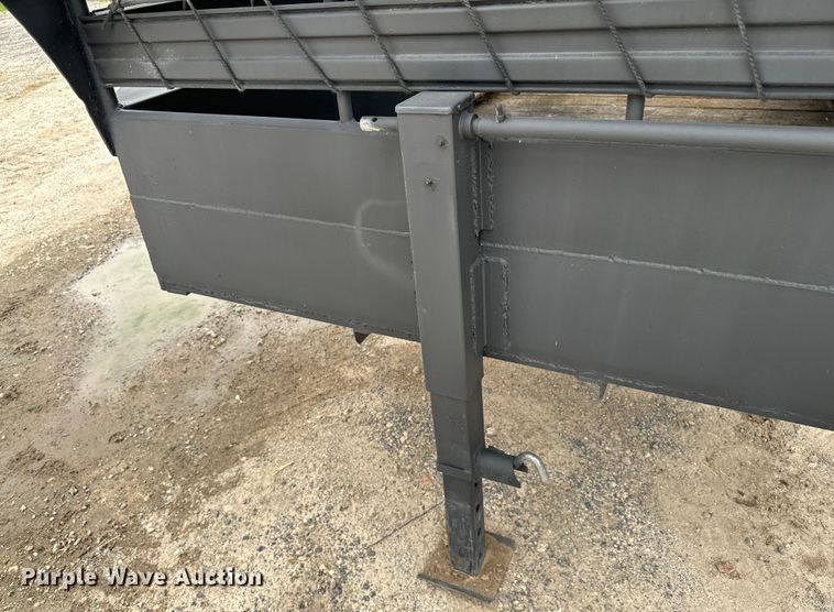 image for item EH3879 1993 Hanover livestock trailer