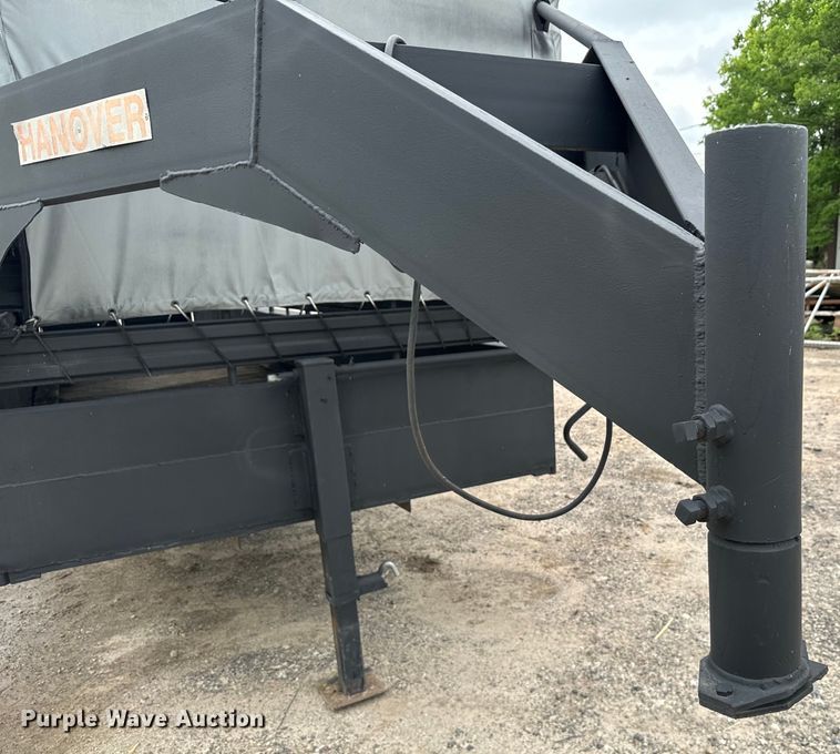 image for item EH3879 1993 Hanover livestock trailer