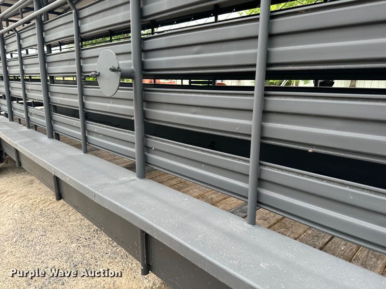 image for item EH3879 1993 Hanover livestock trailer