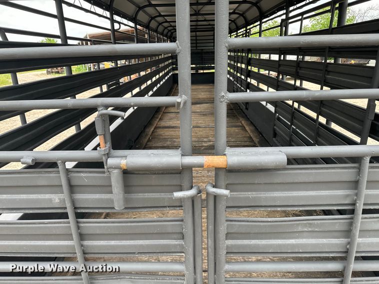 image for item EH3879 1993 Hanover livestock trailer