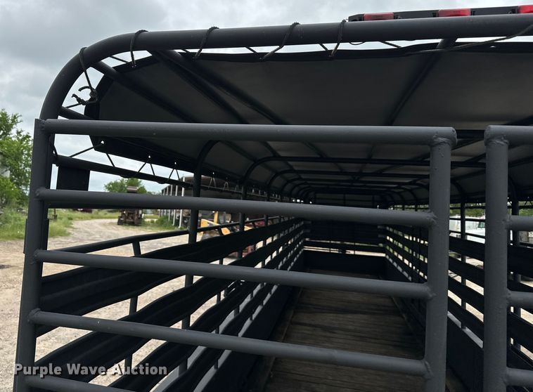 image for item EH3879 1993 Hanover livestock trailer
