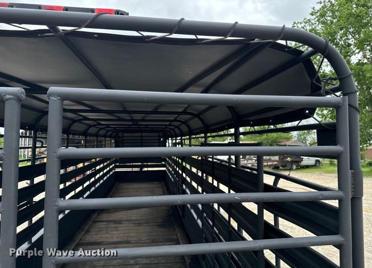 image for item EH3879 1993 Hanover livestock trailer