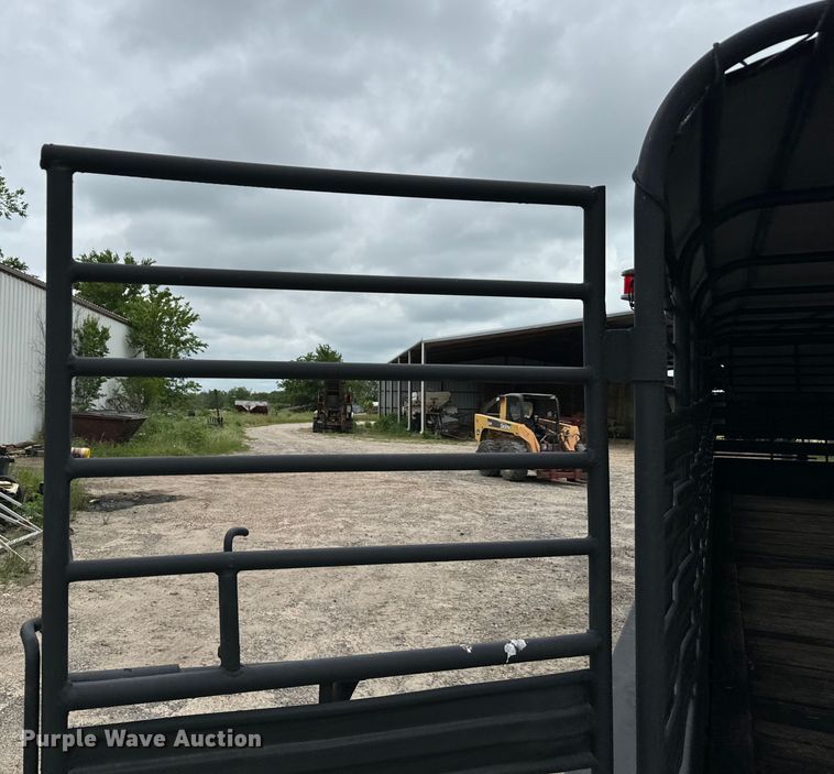 image for item EH3879 1993 Hanover livestock trailer