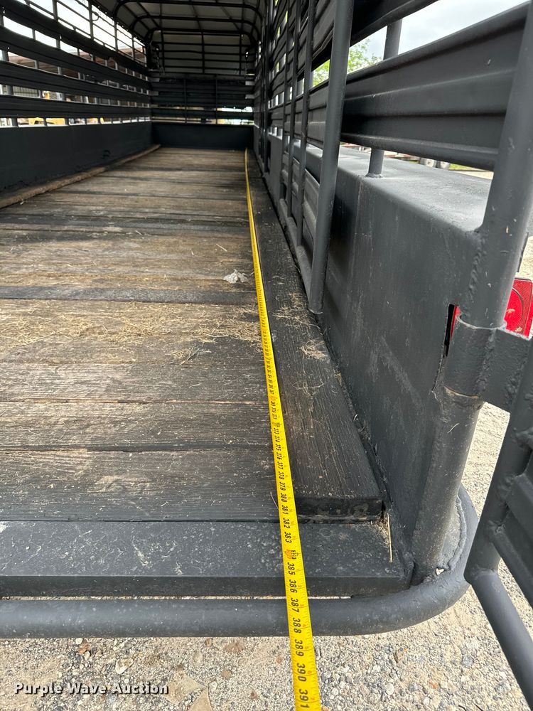 image for item EH3879 1993 Hanover livestock trailer