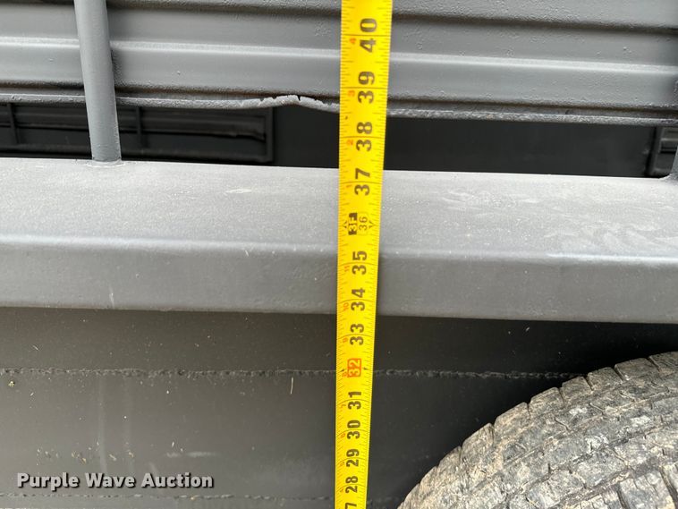 image for item EH3879 1993 Hanover livestock trailer