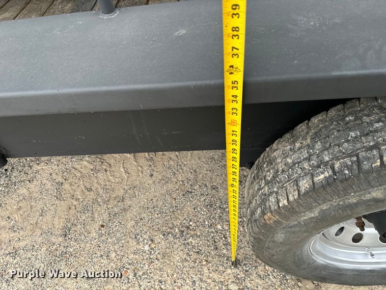 image for item EH3879 1993 Hanover livestock trailer