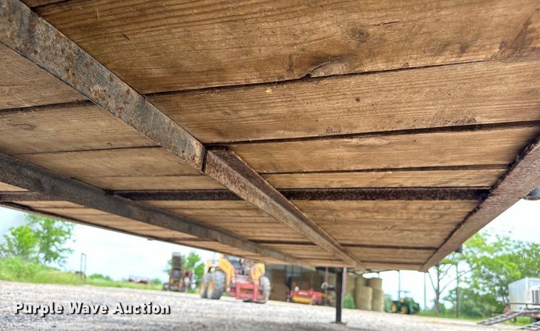 image for item EH3879 1993 Hanover livestock trailer