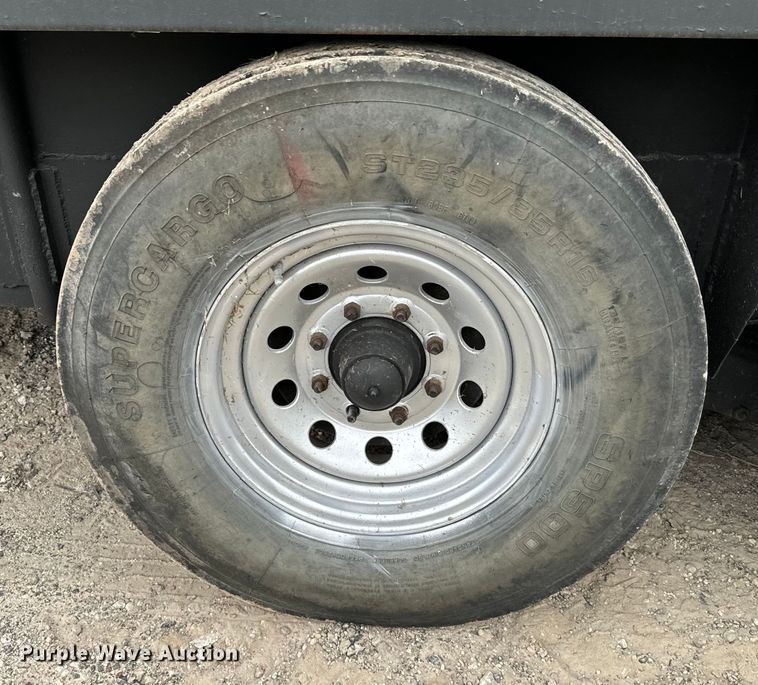 image for item EH3879 1993 Hanover livestock trailer