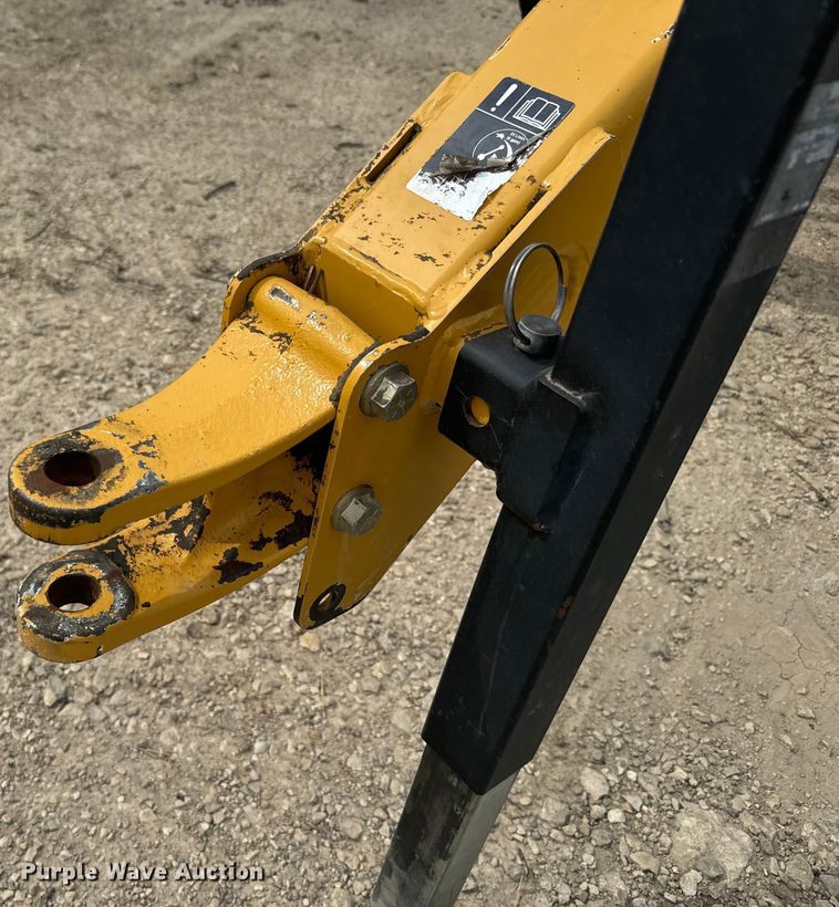 image for item EH5444 2018 Vermeer  R2300 hay rake