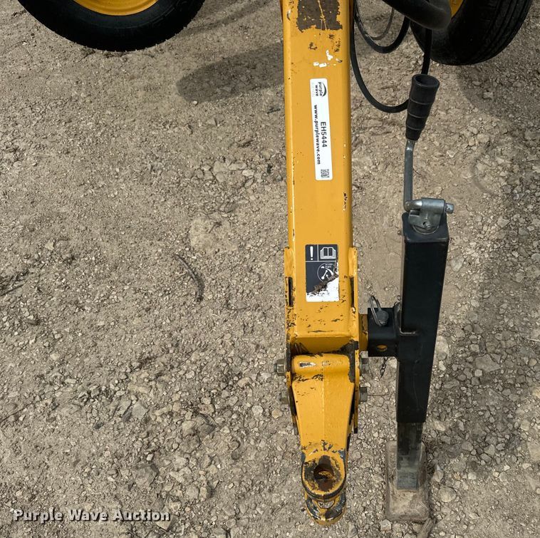 image for item EH5444 2018 Vermeer  R2300 hay rake