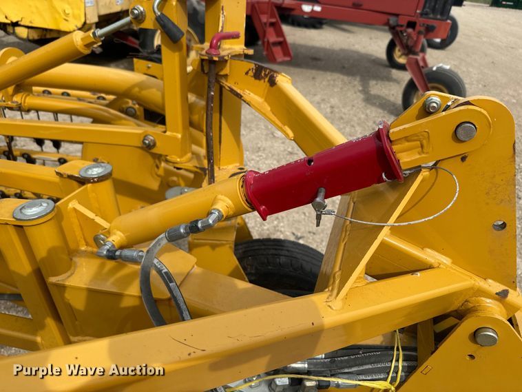 image for item EH5444 2018 Vermeer  R2300 hay rake