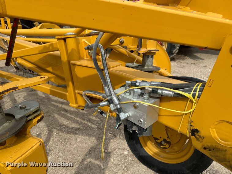 image for item EH5444 2018 Vermeer  R2300 hay rake