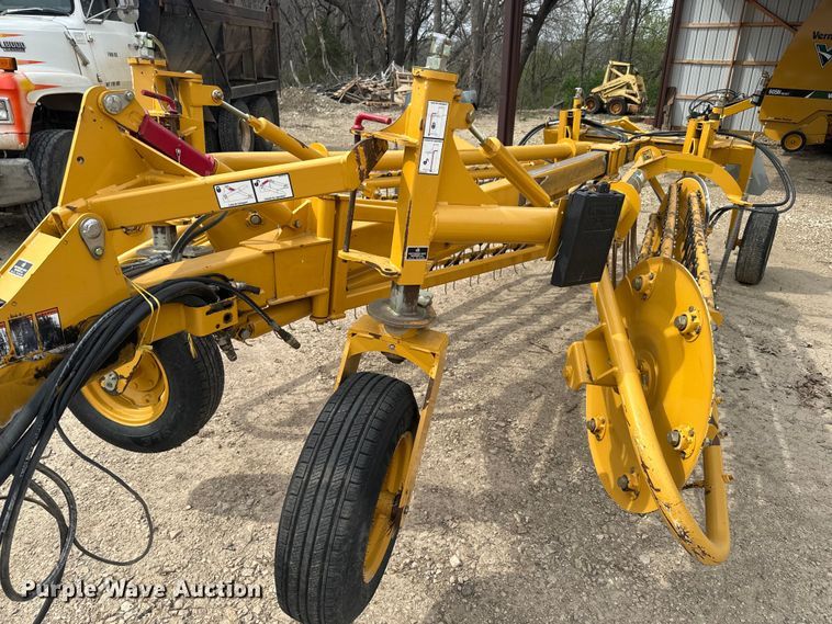 image for item EH5444 2018 Vermeer  R2300 hay rake