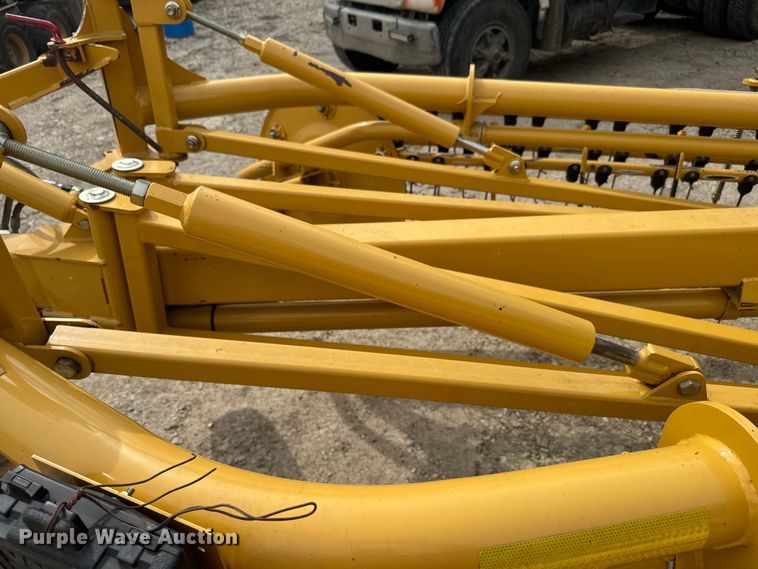 image for item EH5444 2018 Vermeer  R2300 hay rake