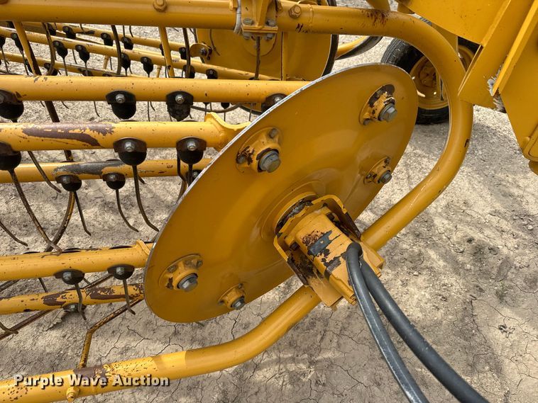 image for item EH5444 2018 Vermeer  R2300 hay rake