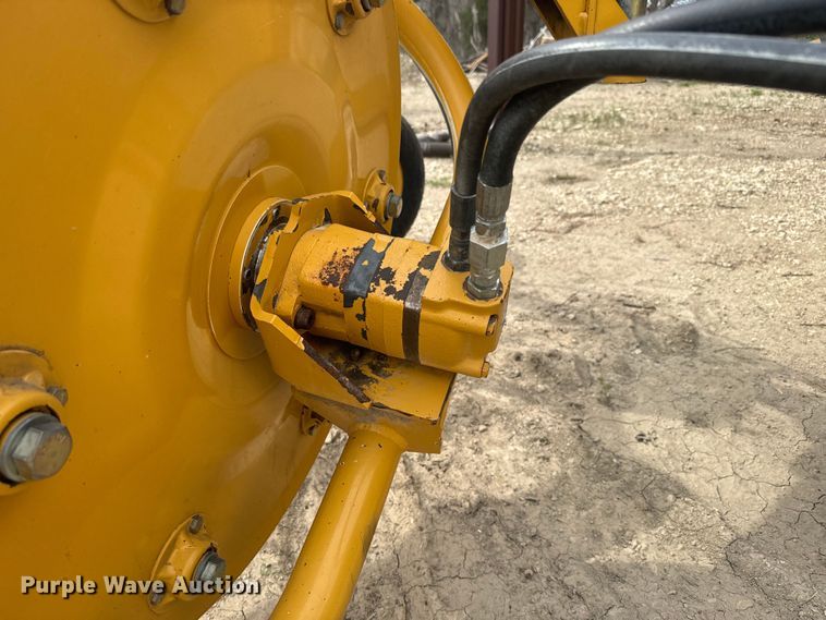 image for item EH5444 2018 Vermeer  R2300 hay rake