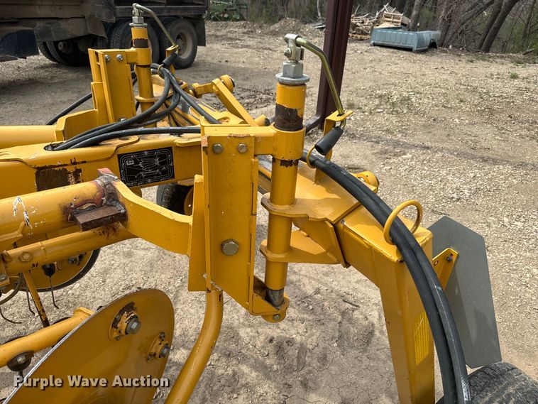 image for item EH5444 2018 Vermeer  R2300 hay rake