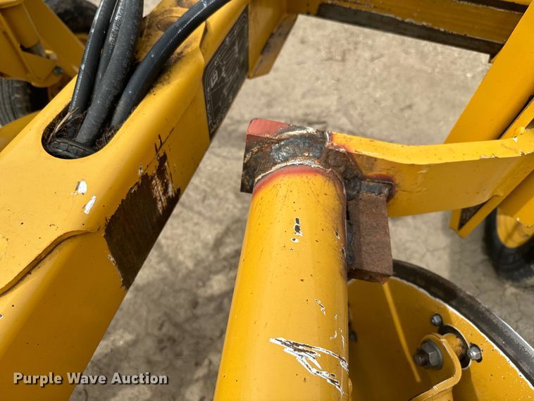 image for item EH5444 2018 Vermeer  R2300 hay rake