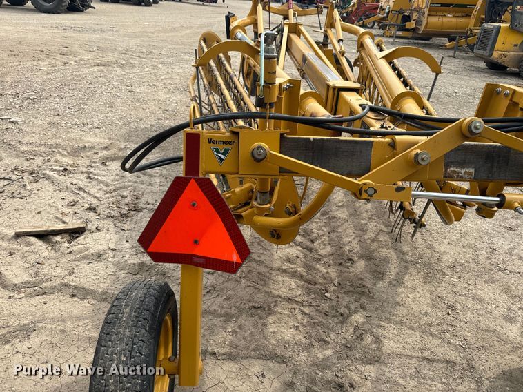 image for item EH5444 2018 Vermeer  R2300 hay rake