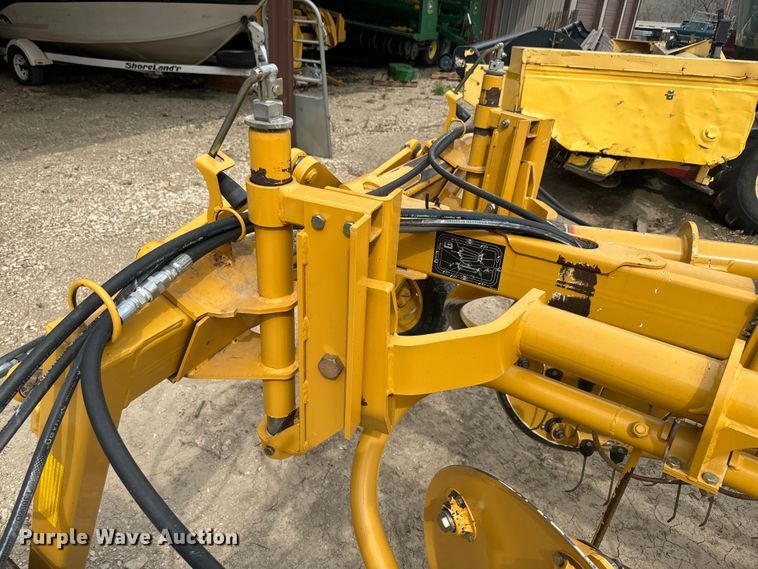 image for item EH5444 2018 Vermeer  R2300 hay rake