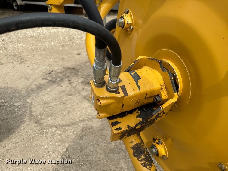 image for item EH5444 2018 Vermeer  R2300 hay rake