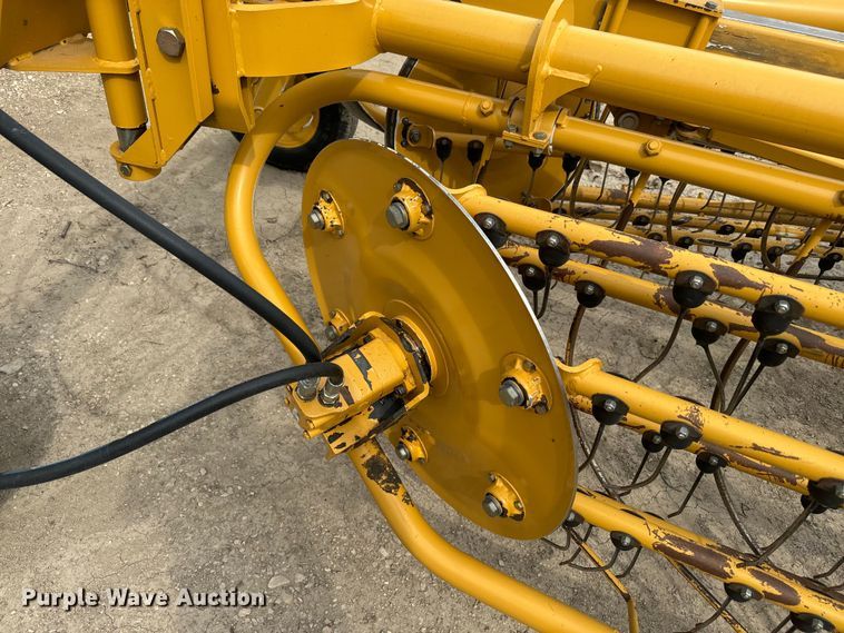image for item EH5444 2018 Vermeer  R2300 hay rake