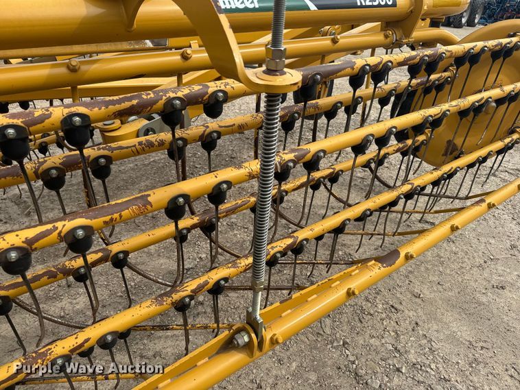 image for item EH5444 2018 Vermeer  R2300 hay rake