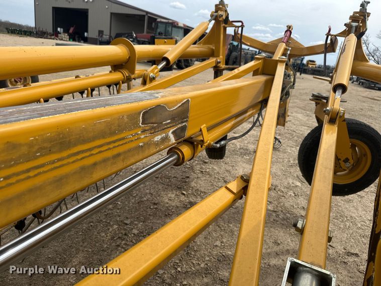 image for item EH5444 2018 Vermeer  R2300 hay rake