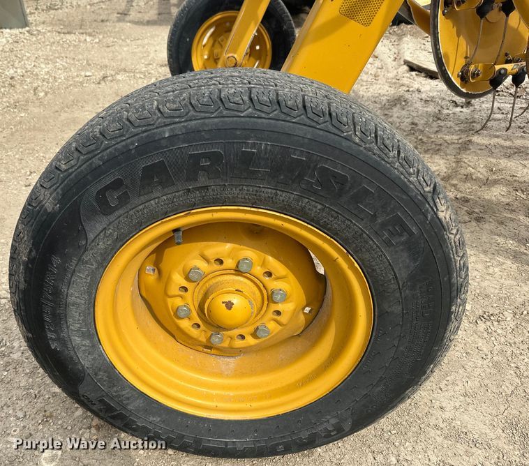 image for item EH5444 2018 Vermeer  R2300 hay rake