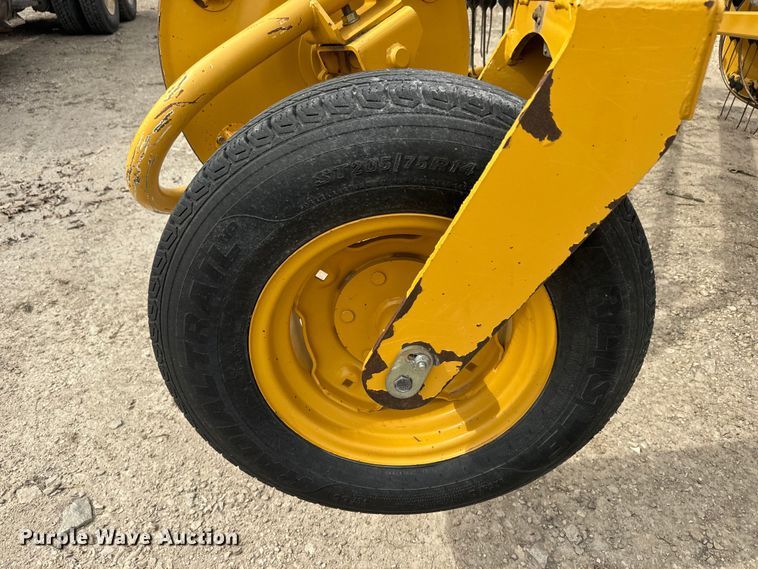 image for item EH5444 2018 Vermeer  R2300 hay rake