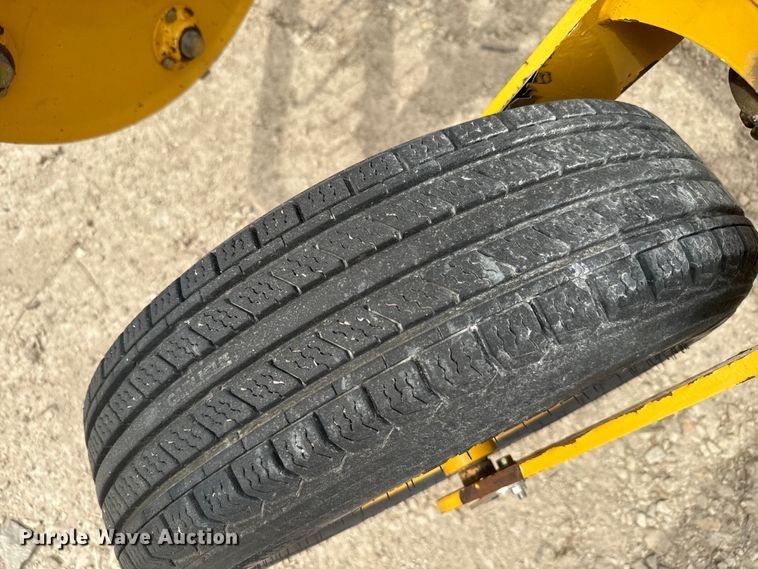 image for item EH5444 2018 Vermeer  R2300 hay rake