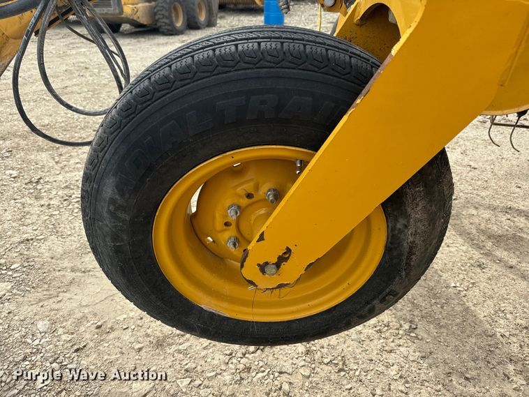 image for item EH5444 2018 Vermeer  R2300 hay rake