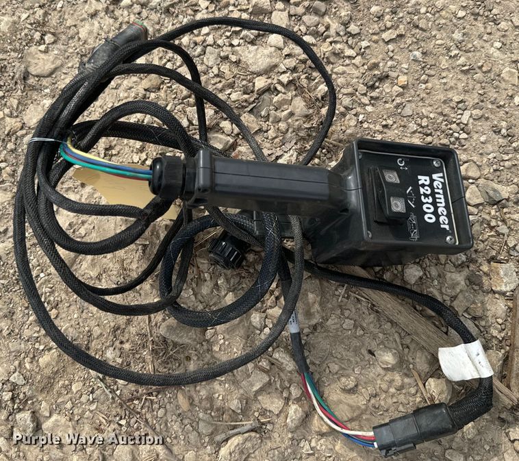 image for item EH5444 2018 Vermeer  R2300 hay rake