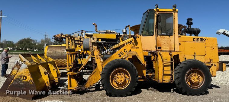 image for item EH5449 1985 Clark 35GMC wheel loader