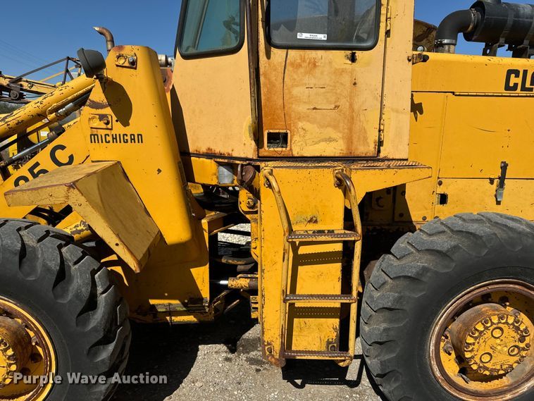 image for item EH5449 1985 Clark 35GMC wheel loader
