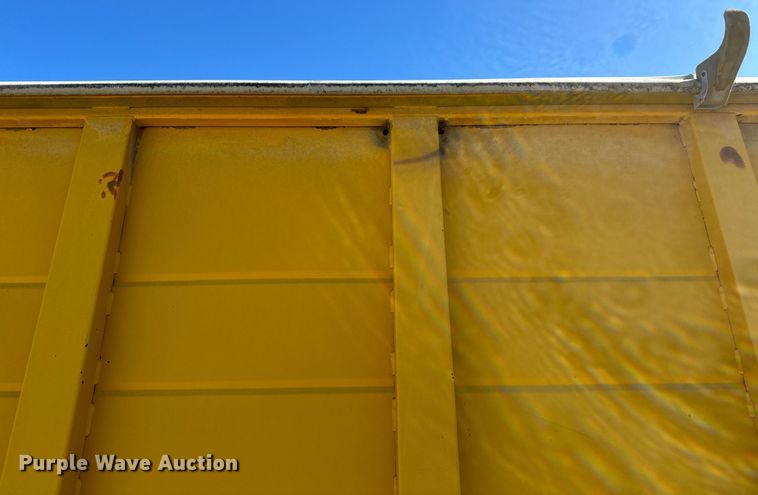 image for item EH5450 1979 International  P2554 grain truck