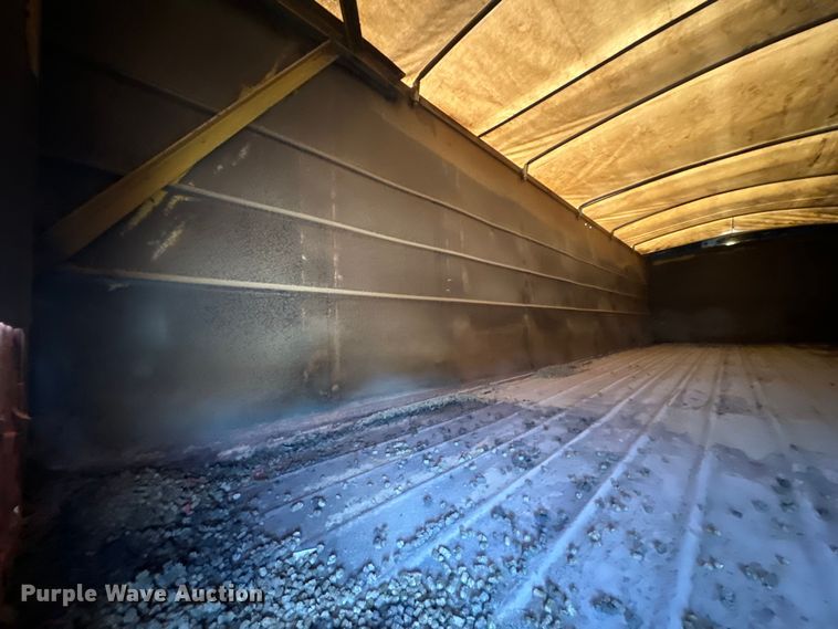 image for item EH5450 1979 International  P2554 grain truck