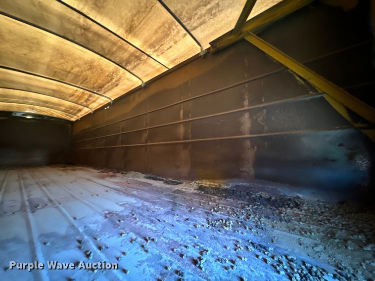 image for item EH5450 1979 International  P2554 grain truck