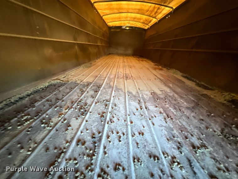 image for item EH5450 1979 International  P2554 grain truck