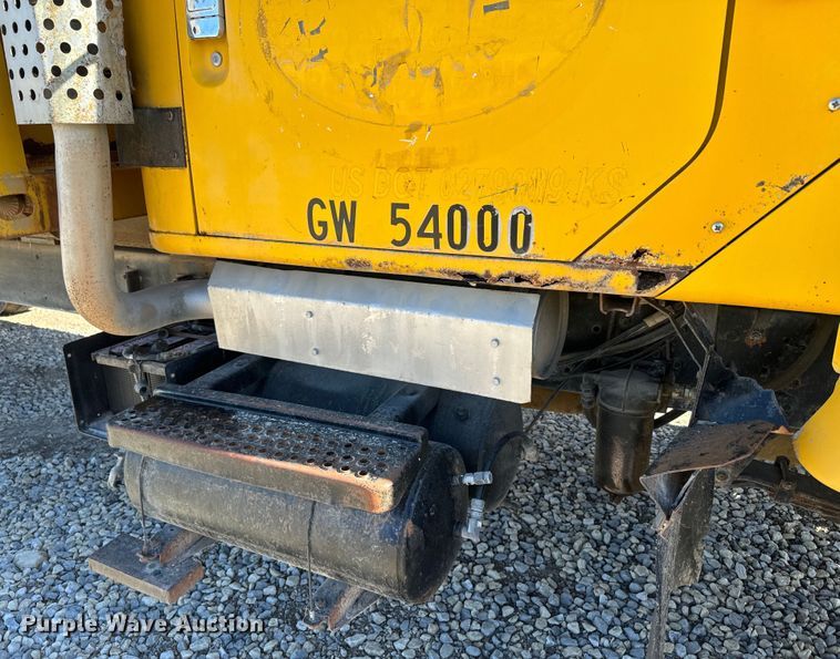 image for item EH5450 1979 International  P2554 grain truck