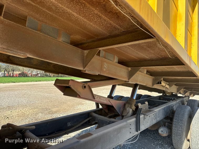 image for item EH5450 1979 International  P2554 grain truck