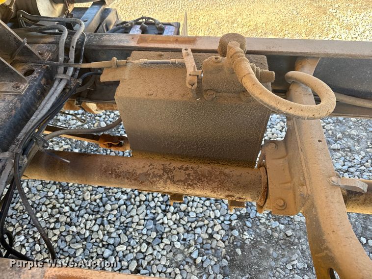 image for item EH5450 1979 International  P2554 grain truck