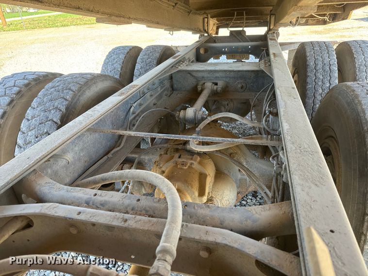 image for item EH5450 1979 International  P2554 grain truck