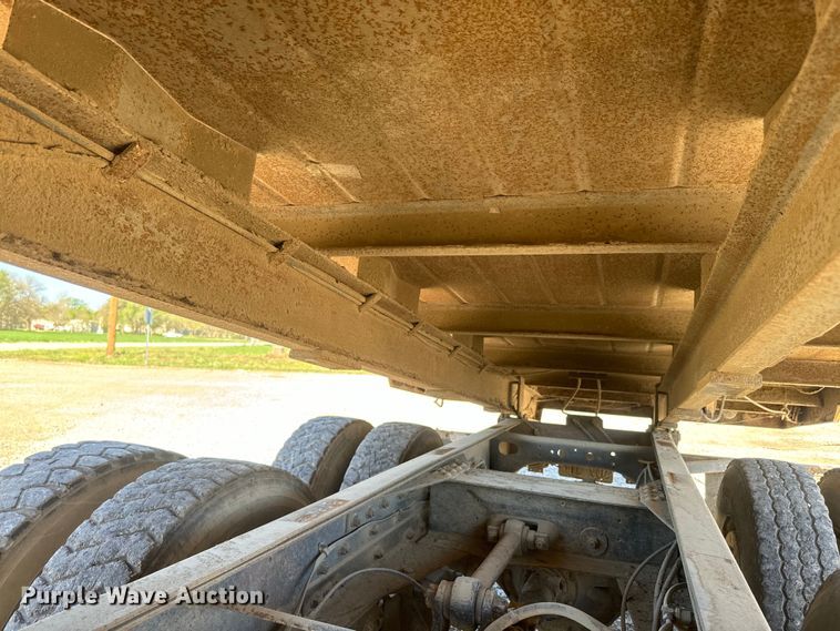 image for item EH5450 1979 International  P2554 grain truck