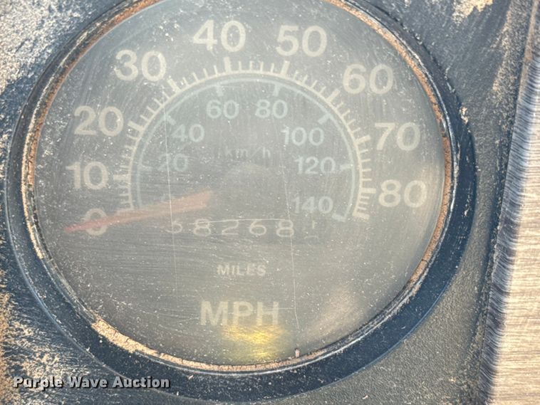 image for item EH5450 1979 International  P2554 grain truck